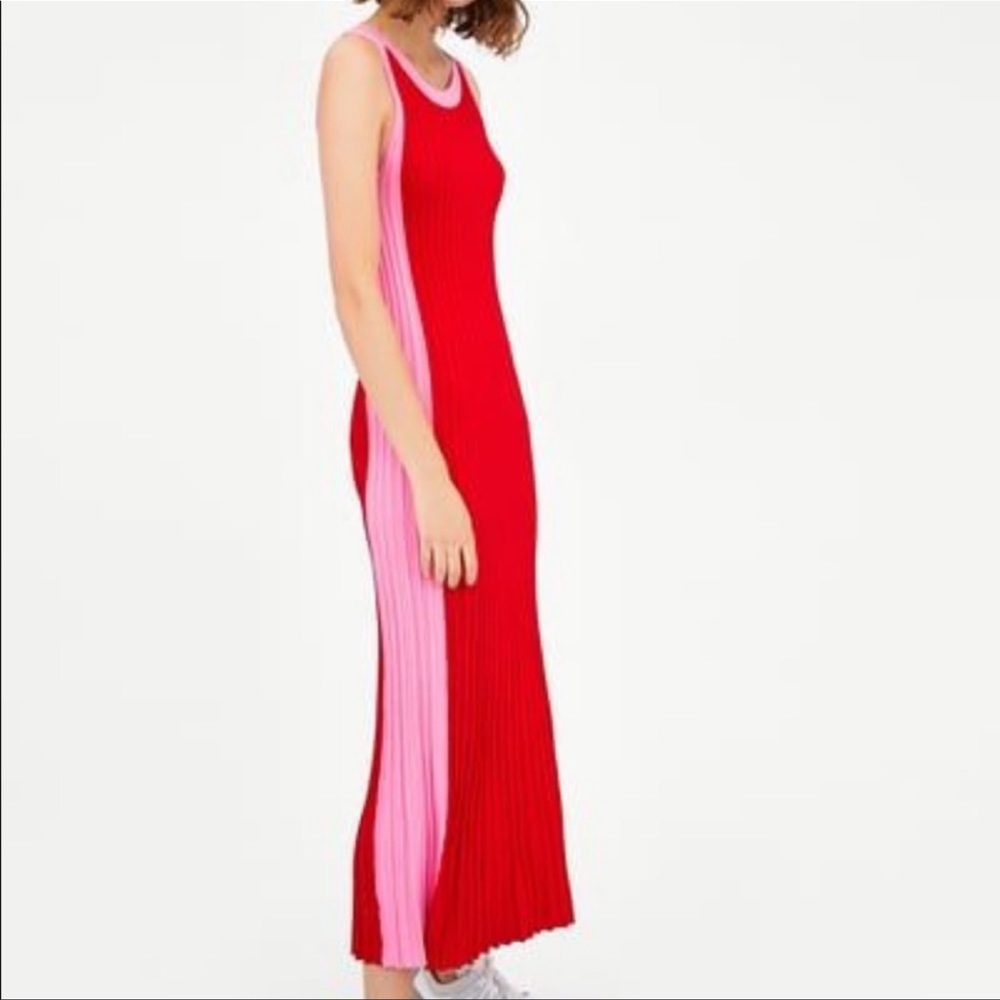 ZARA Two tone Long Knit sleeves Dress in a Size Small.